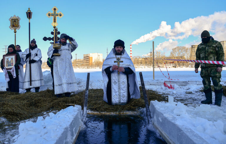 Как в России прошли крещенские купания