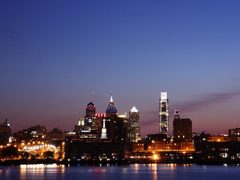 В Филадельфии во время миграции птиц будут приглушать подсветку зданий