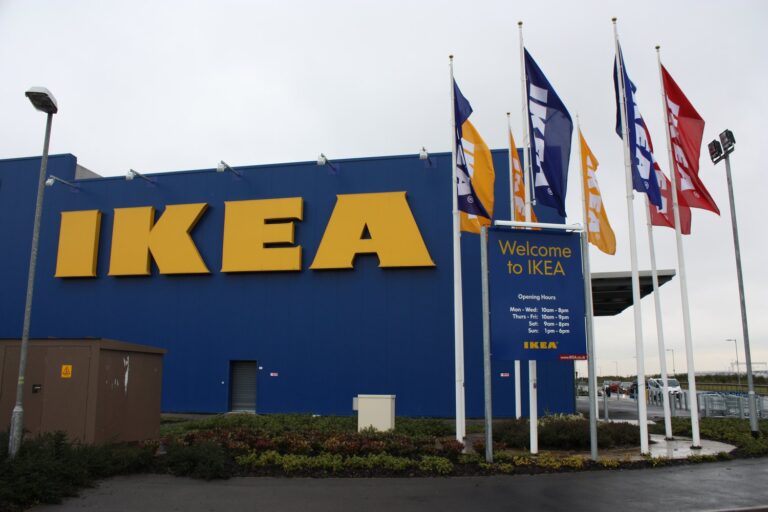 IKEA перейдет все магазины в России на солнечную энергию