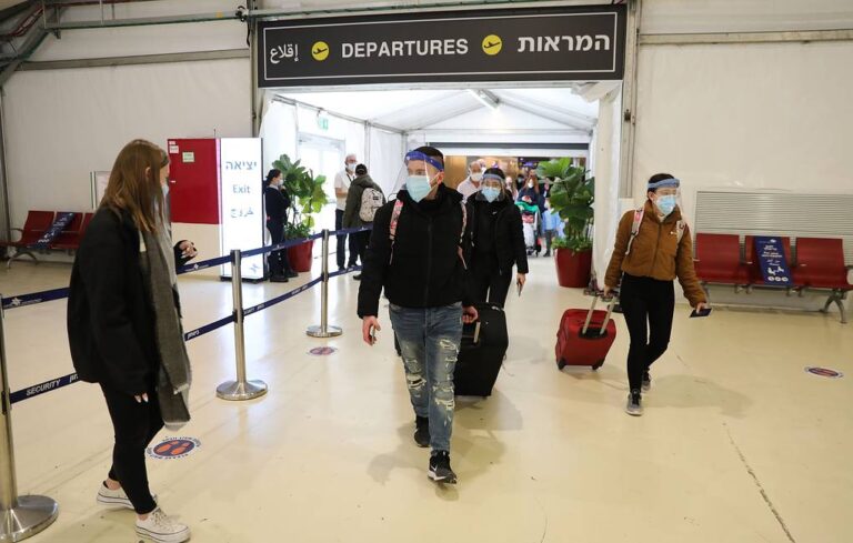 В мае Израиль планирует принимать небольшие группы иностранных туристов