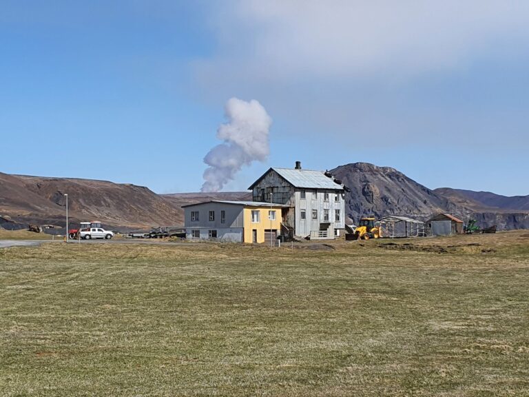Проснувшийся в Исландии вулкан выставили на продажу