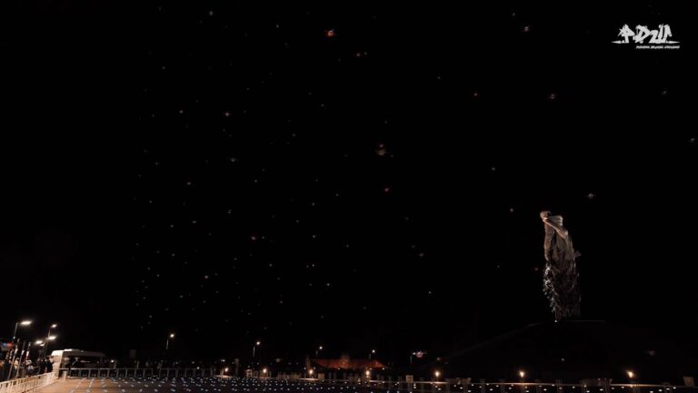 Над Ржевским мемориалом устроили световое шоу дронов ко Дню Победы