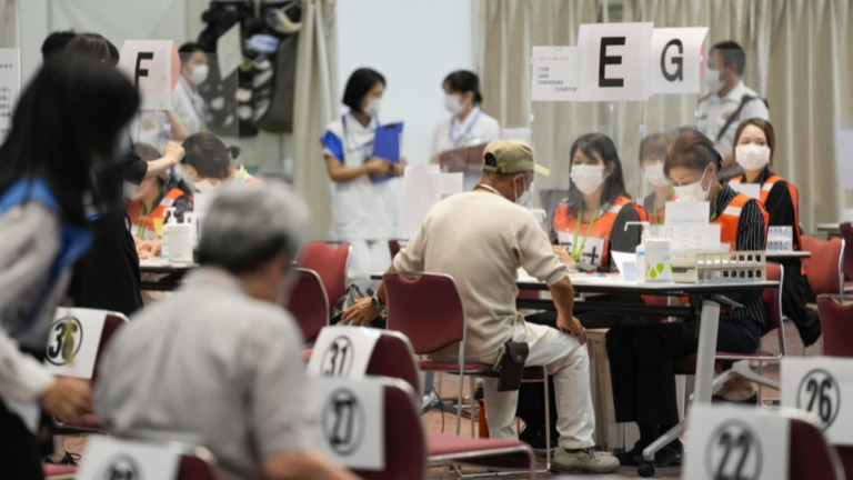 Япония начнет выдавать сертификаты вакцинации