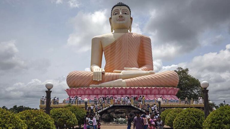 Шри-Ланка заявила о готовности выдавать банковские карты российским туристам