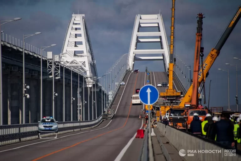 Автомобильное движение по Крымскому мосту возобновлено после ремонтных работ в субботу