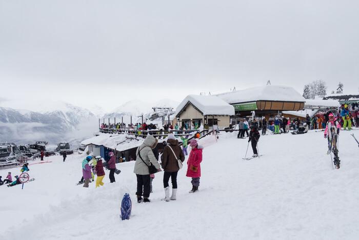 На горнолыжном курорте «Красная Поляна» стартовал зимний сезон