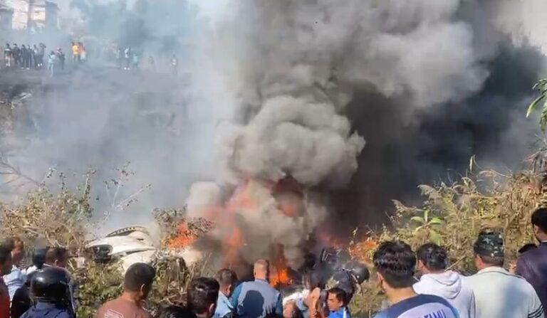 На борту разбившегося в Непале самолета находились четверо россиян