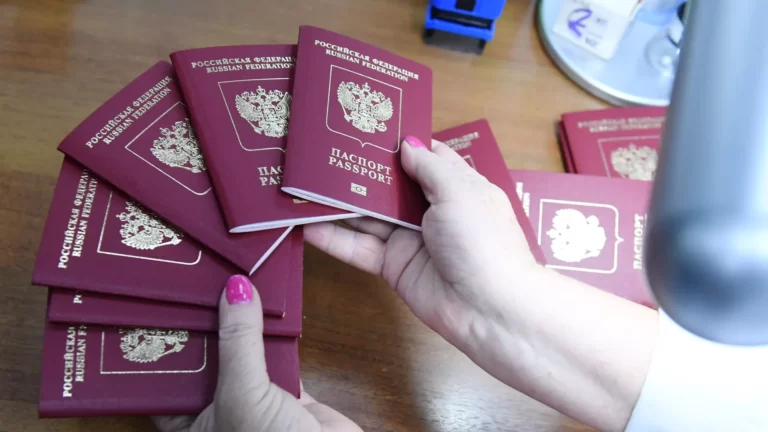 Жителей регионов предупреждают о заморозке выдачи биометрических паспортов