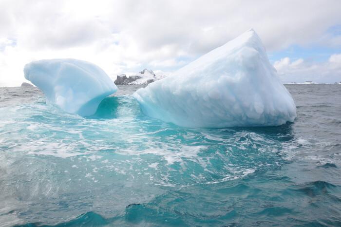 Лёд вокруг Антарктиды тает рекордными темпами