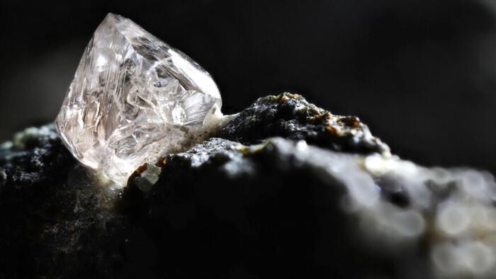 В Якутии обнаружен древнейший на планете алмаз