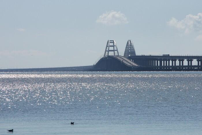 Движение на Крымском мосту приостановлено из-за ЧП