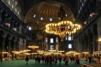 Вход в Айя-Софию в Стамбуле станет платным для иностранцев