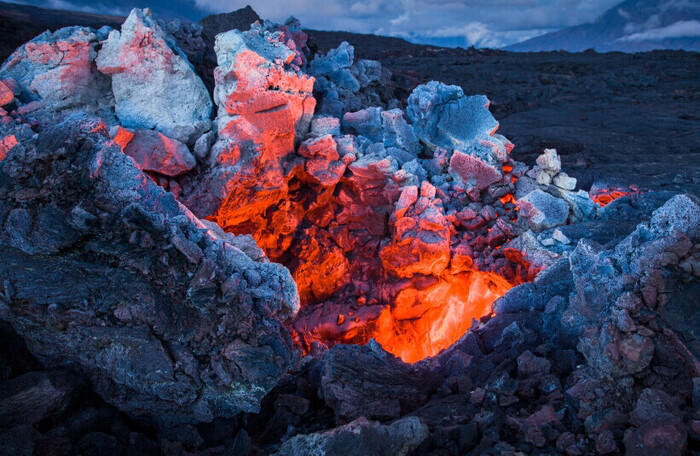 Лава из проснувшегося в Исландии вулкан достигла жилых домов